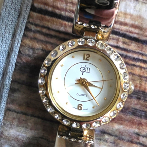 Vintage Gloria Vanderbilt Gold Women's Watch - Picture 4 of 4